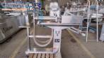 Semi-automatic pneumatic liquid filling machine with two nozzles