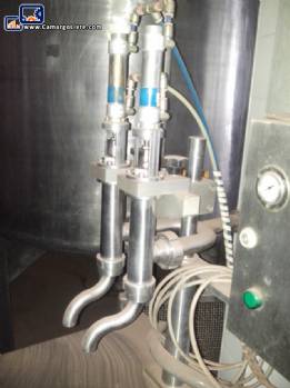 Pneumatic filling machine with 2 nozzles