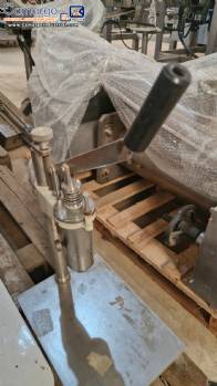 Manual crimping machine with stainless steel clamp, workbench, Km machines