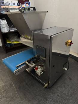 VONIN C3 Pro one-shot dispenser with 3 nozzles for filled chocolates and candies.