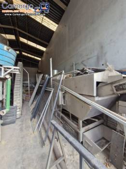 Fryer for frozen pre-fried potatoes, wheat, and MCI implements.