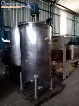 Stainless steel tank for product agitation