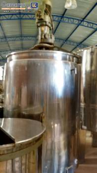 Stainless steel tank for 1,500 liters jacketed with agitator