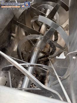 Stainless steel ribbon blender mixer for powders.