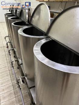 Stainless steel mixing and beating tanks with refrigeration for ice cream syrups