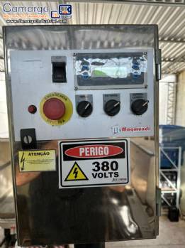 Automatic labeling machine for flat cylindrical bottles and jars Maqmundi