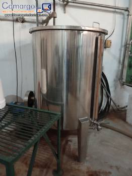 Zegla 1,000-liter stainless steel tank with kettle
