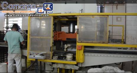 H-type hydraulic press for bricks and lining plates