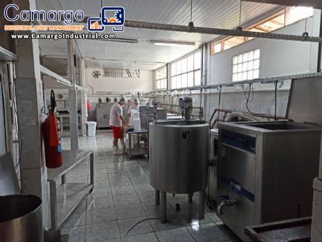 Line for manufacturing ice cream a�a� and popsicles