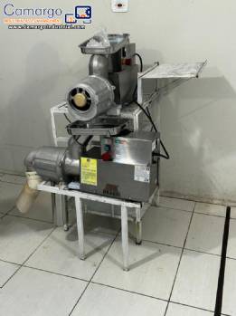 Complete small plant line for fruit pulp production