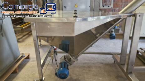 Inclined screw conveyor with stainless steel silo