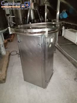 Accumulator table for bottles and products