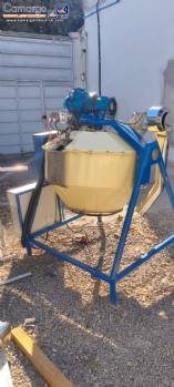 Tilting concrete mixer-type coating pan with blower for caramelization. Tilting concrete mixer-type coating pan with blower for caramelization.