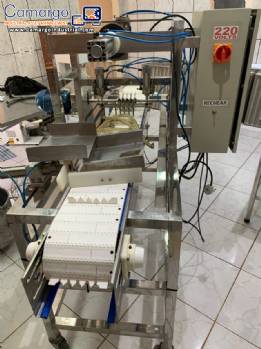 WJ Vernillo garlic bread filling dosing machine 1,800 loaves / hour WJ Vernillo garlic bread filling dosing machine 1,800 loaves / hour